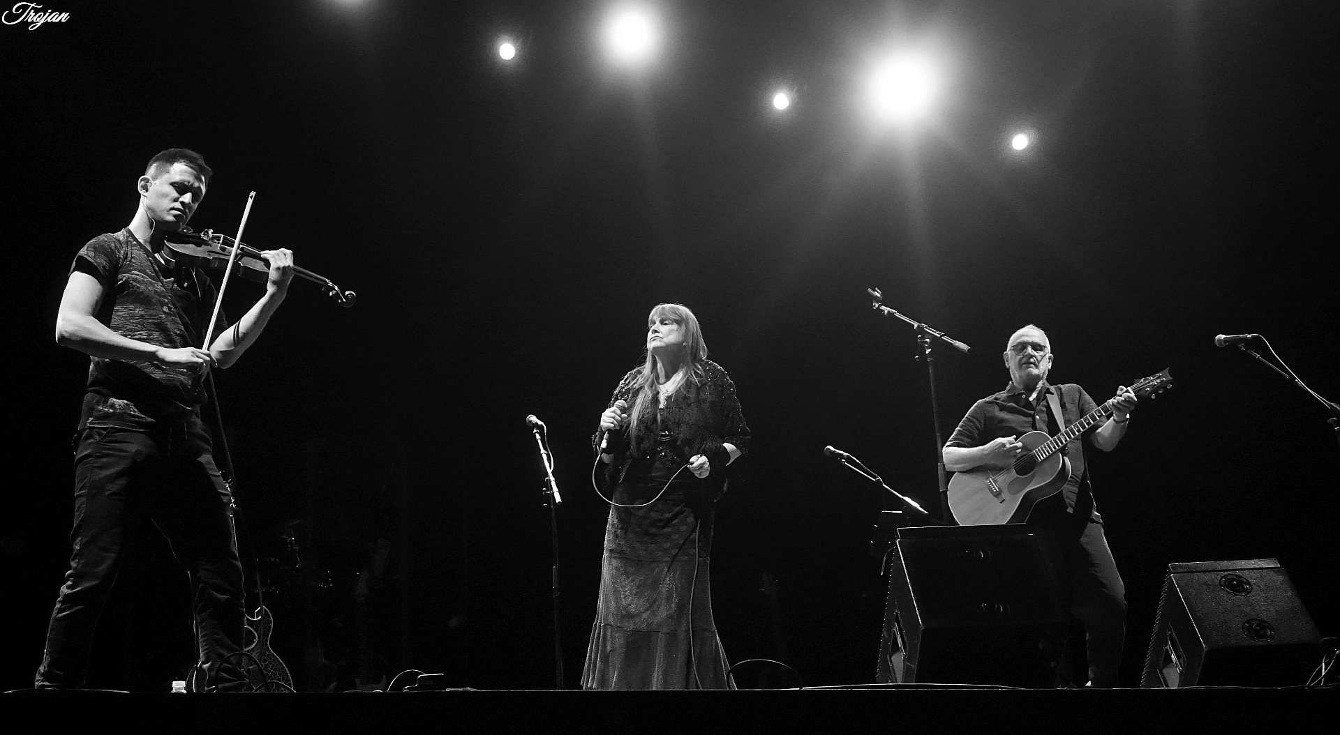 Acustic Curved Air 1